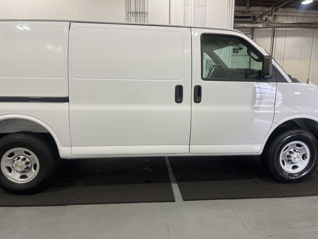 2025 Chevrolet Express Cargo Work Van - Photo 11