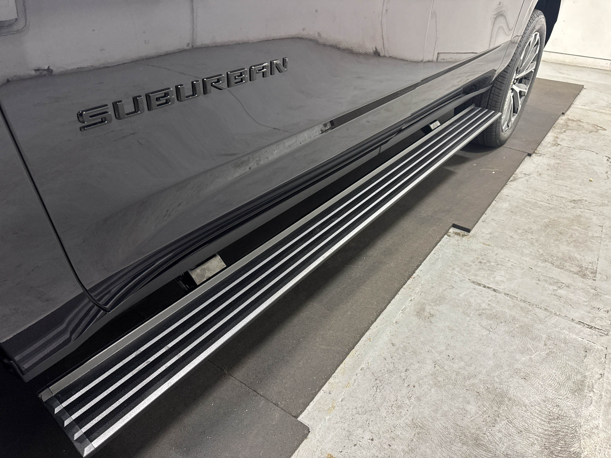 2027 Chevrolet Suburban High Country - Photo 11