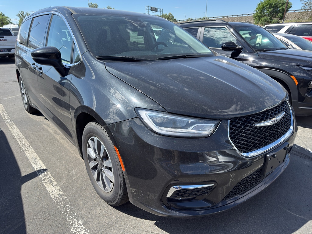 2023 Chrysler Pacifica Hybrid Touring L Hybrid's photo