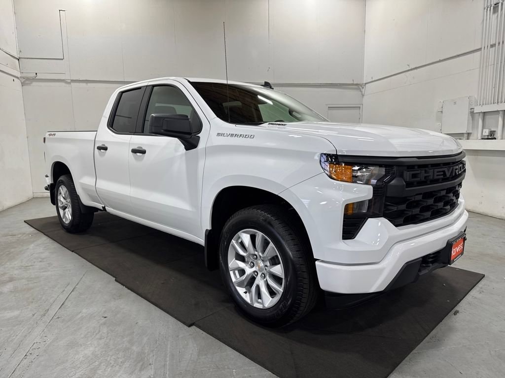 2026 Chevrolet Silverado Base's photo