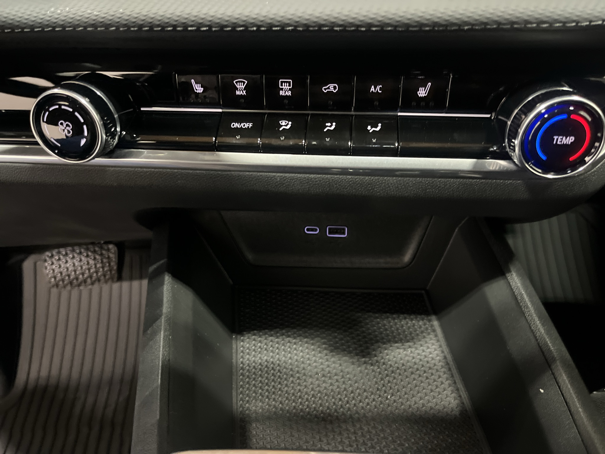 2027 Chevrolet Equinox LT - Photo 16