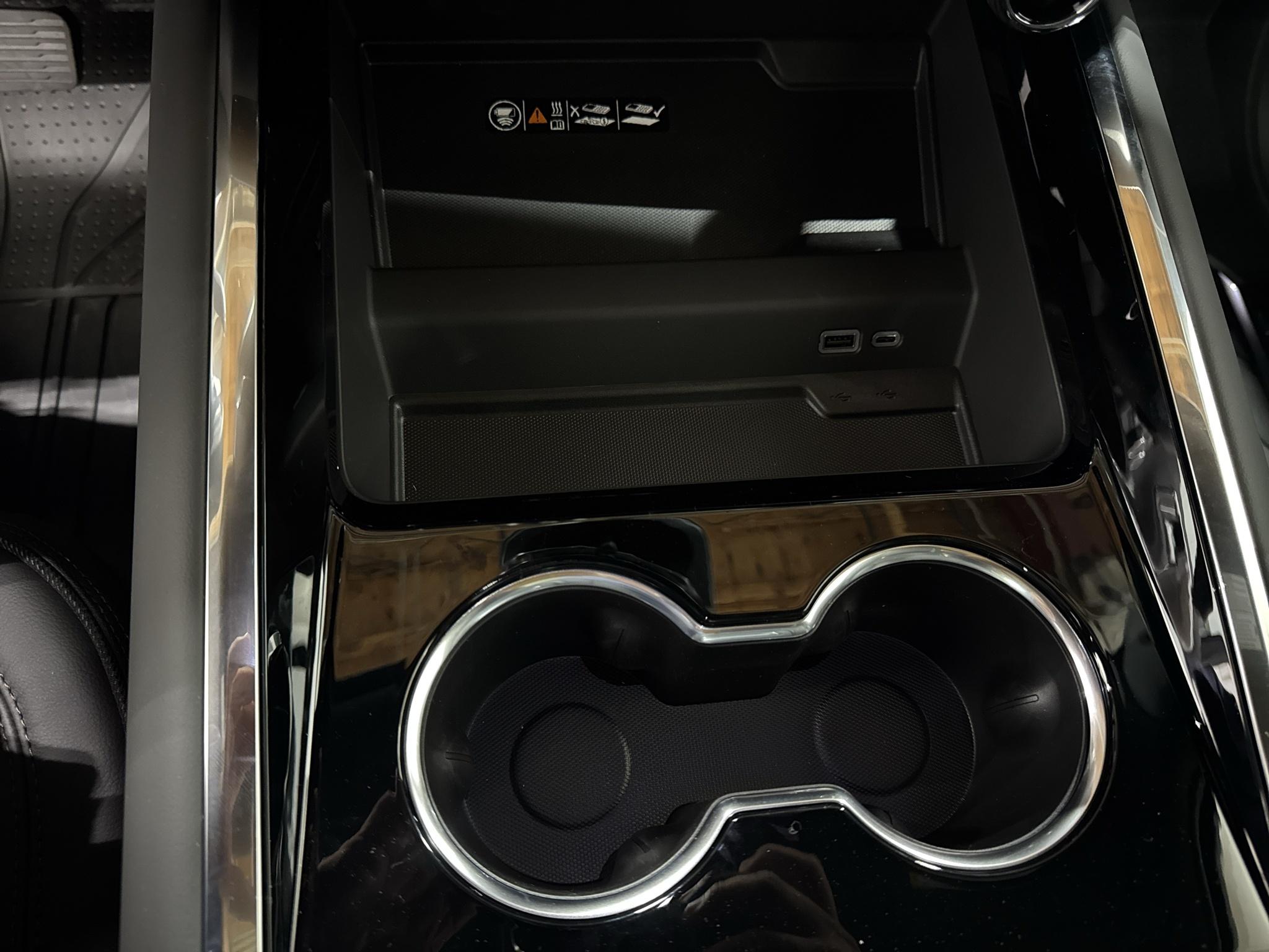 2027 Chevrolet Suburban High Country - Photo 16