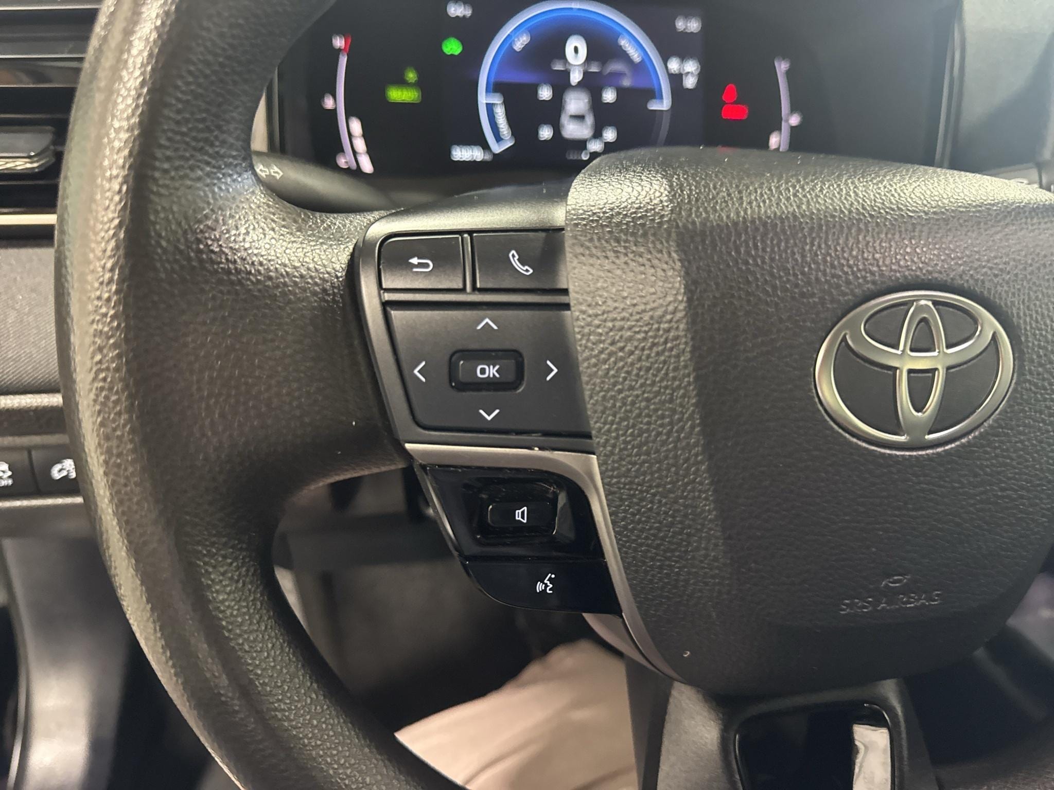 2025 Toyota Camry LE - Photo 15