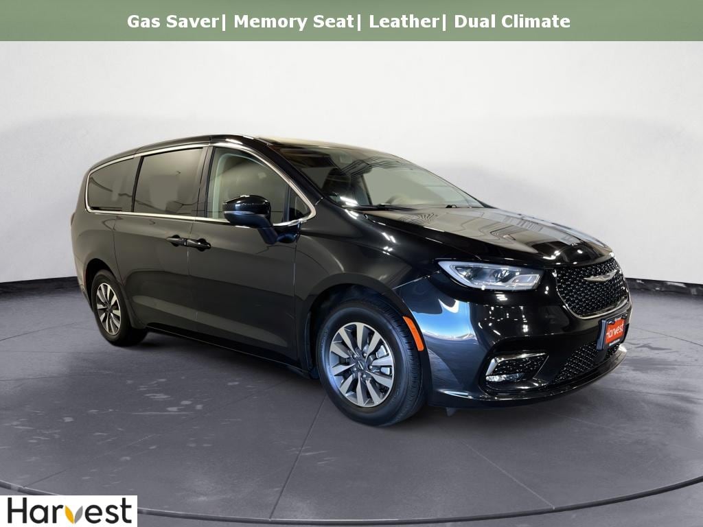 2023 Chrysler Pacifica Hybrid Touring L Hybrid's photo