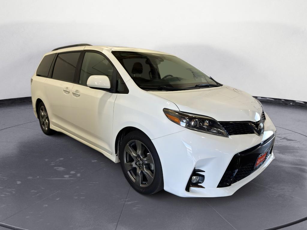 2018 Toyota Sienna SE Premium V6 8-Passenger's photo