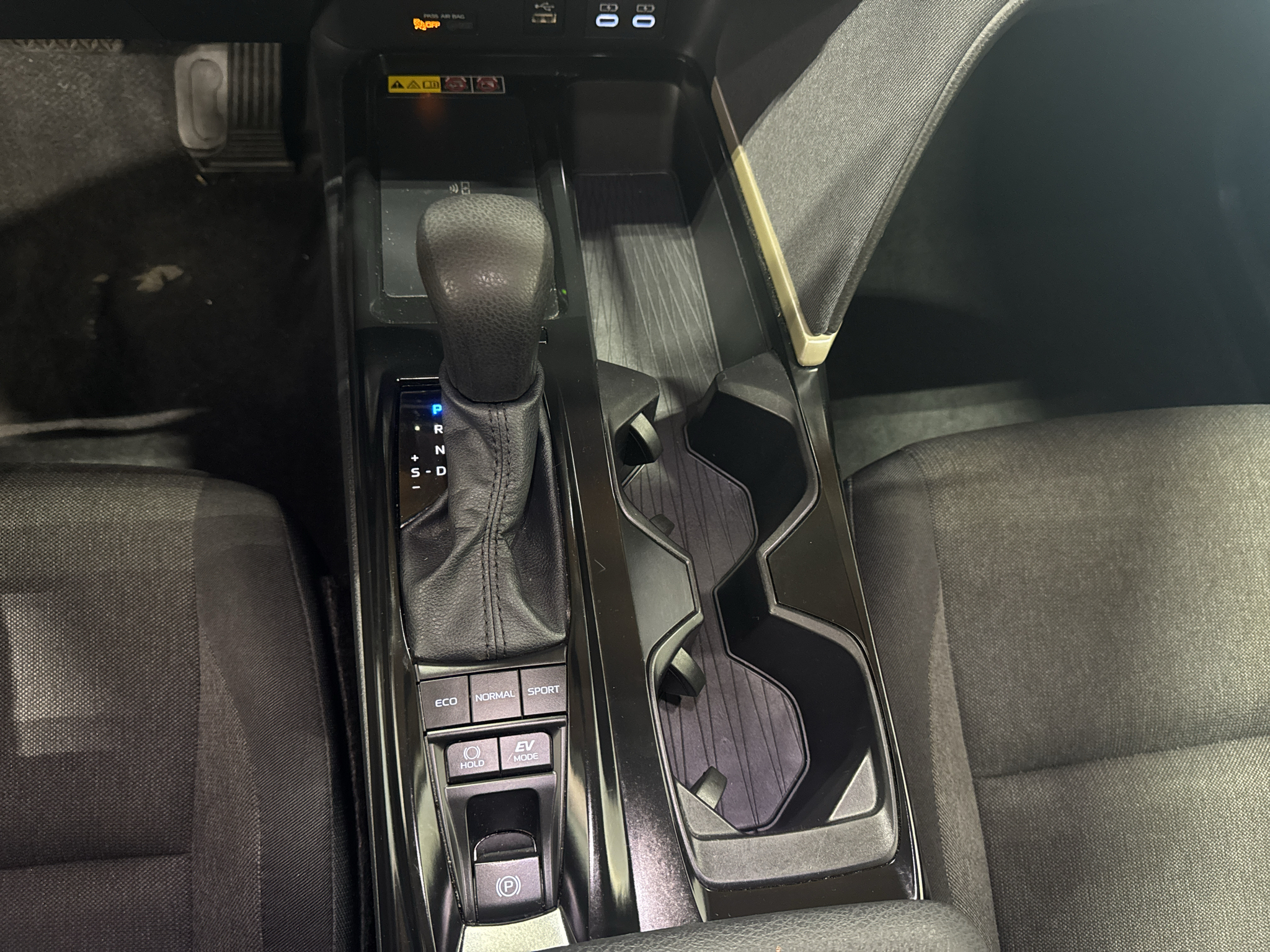 2025 Toyota Camry LE - Photo 24