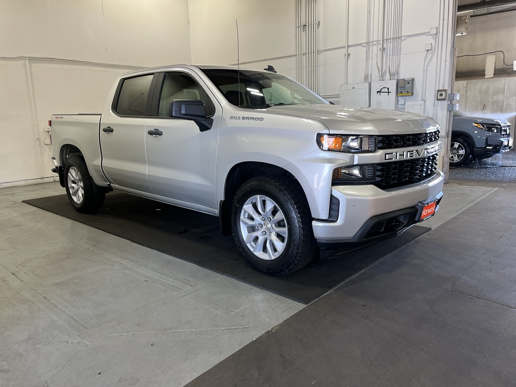 2022 Chevrolet Silverado 1500 Custom 4X4 Crew Cab Short Box's photo