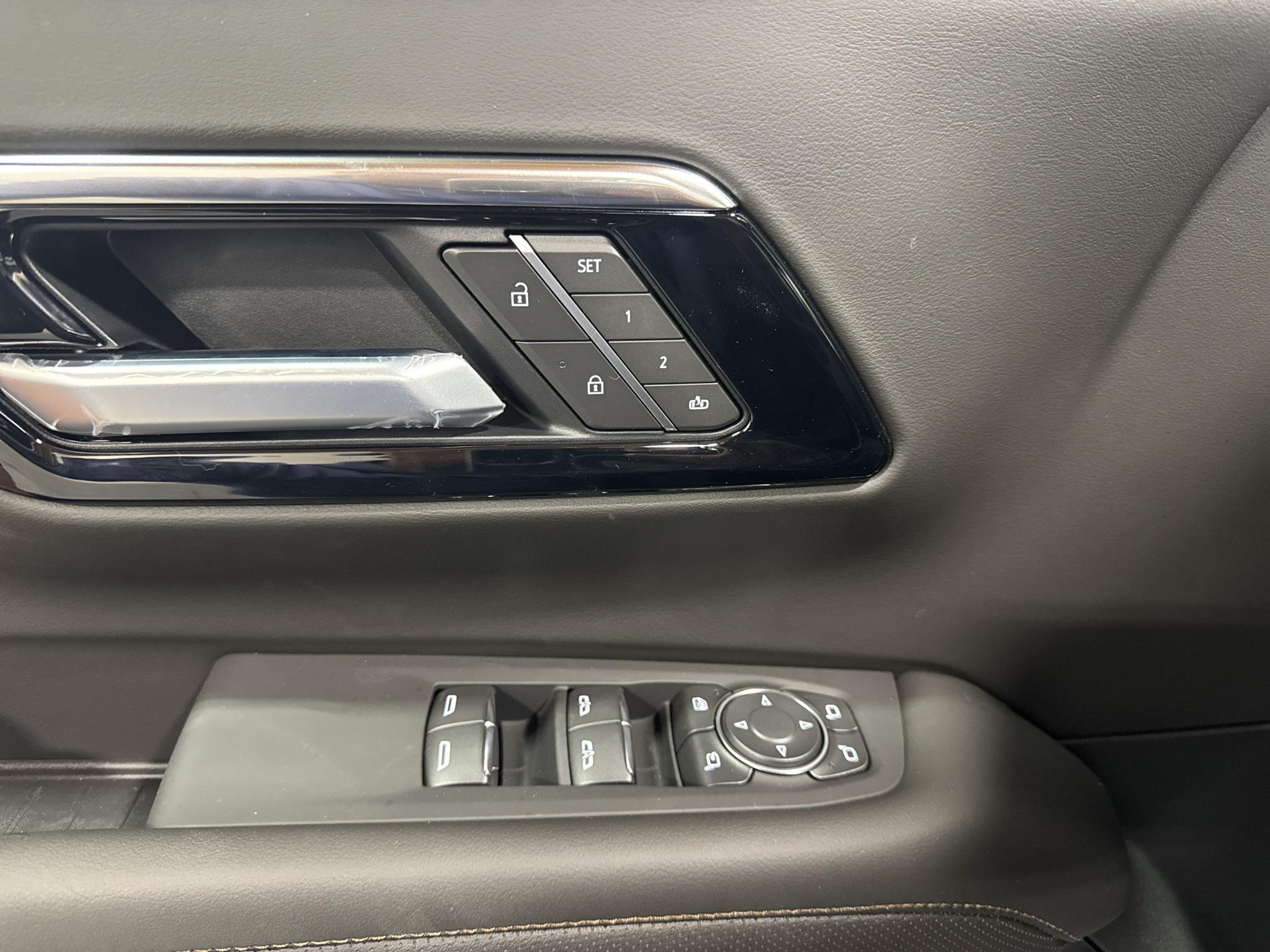 2027 Chevrolet Suburban High Country - Photo 12