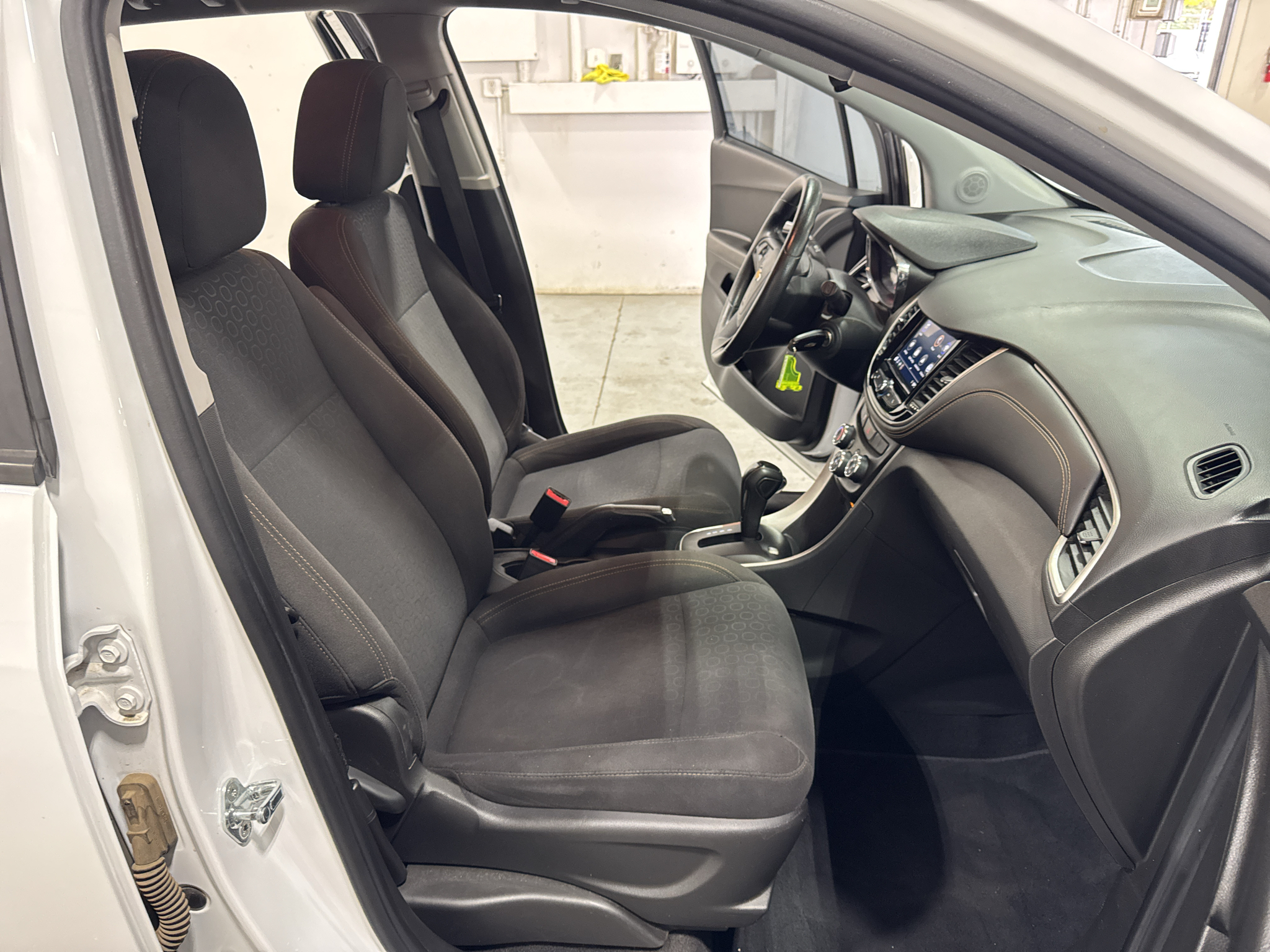 2020 Chevrolet Trax LS - Photo 31