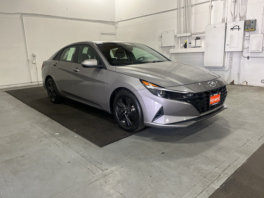 2022 Hyundai Elantra 2.0 SEL IVT's photo