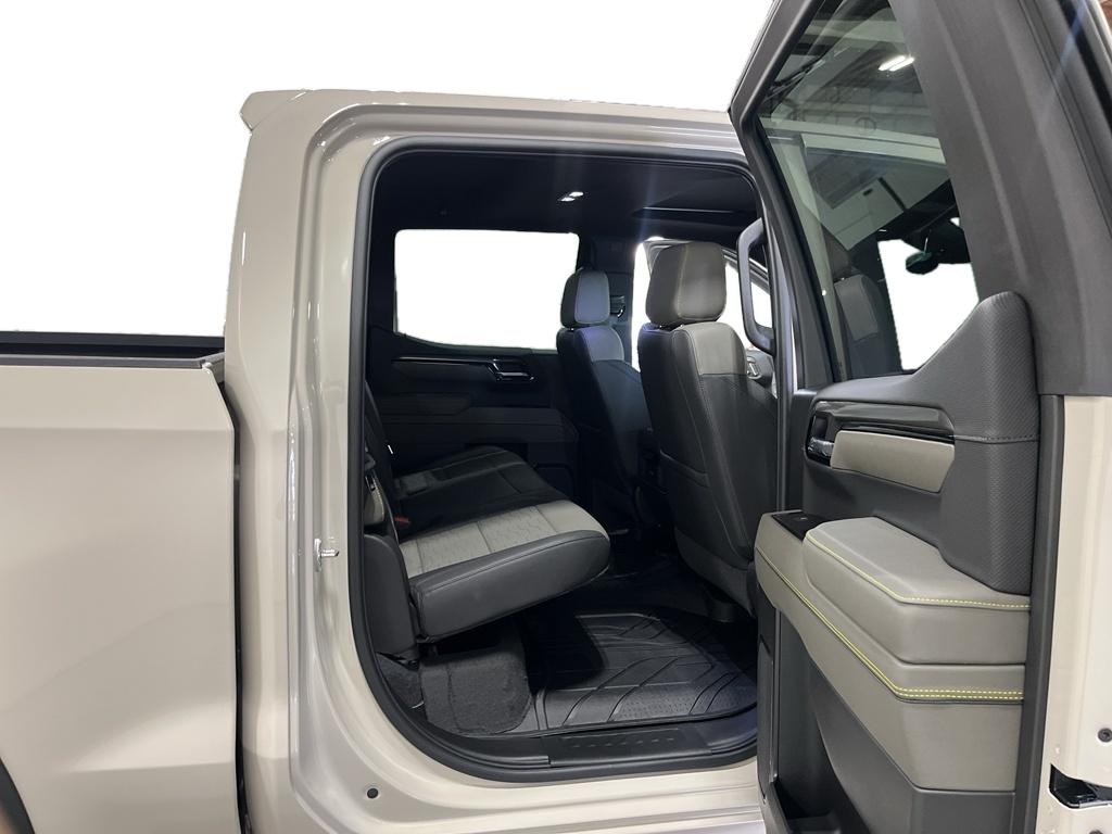 2026 Chevrolet Silverado 1500 ZR2 - Photo 18