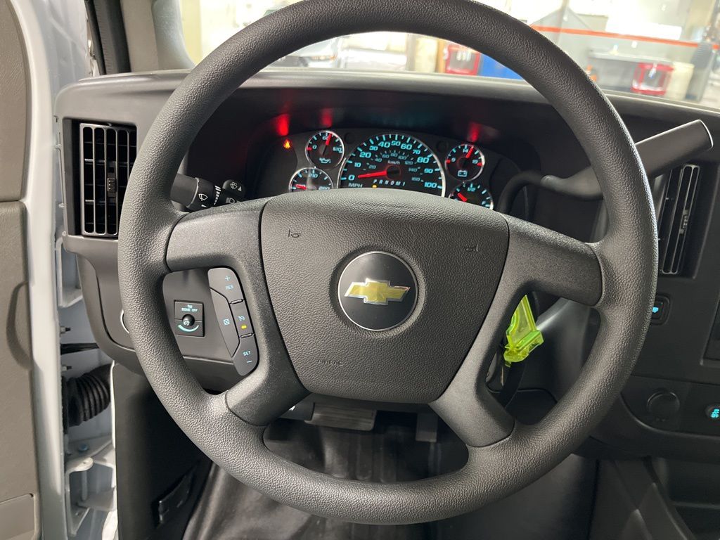 2025 Chevrolet Express Cargo Work Van - Photo 22
