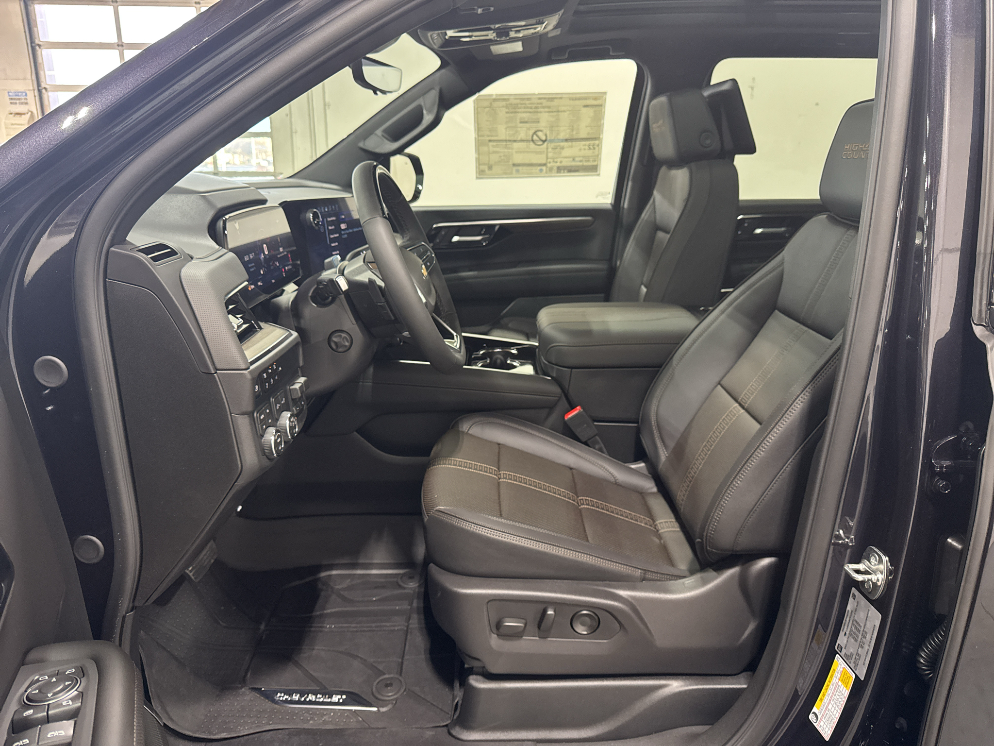 2027 Chevrolet Suburban High Country - Photo 30