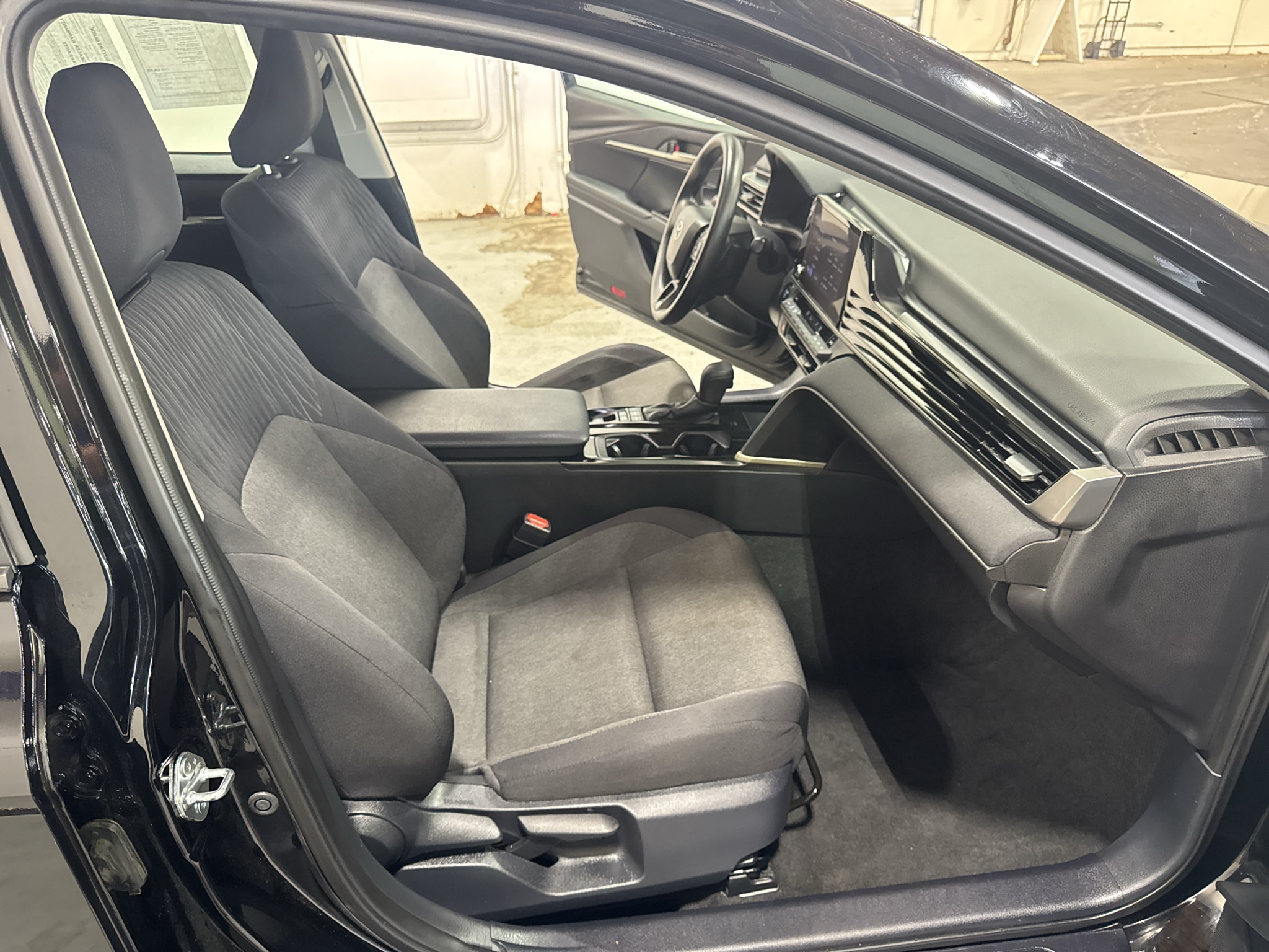 2025 Toyota Camry LE - Photo 30