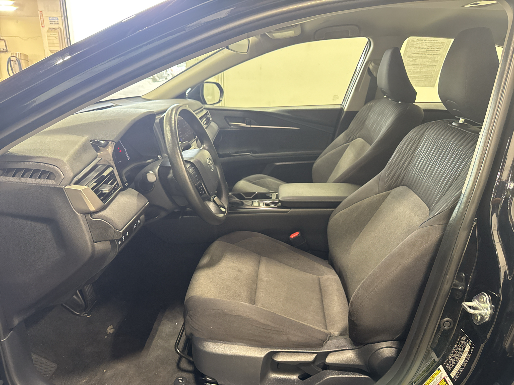 2025 Toyota Camry LE - Photo 26