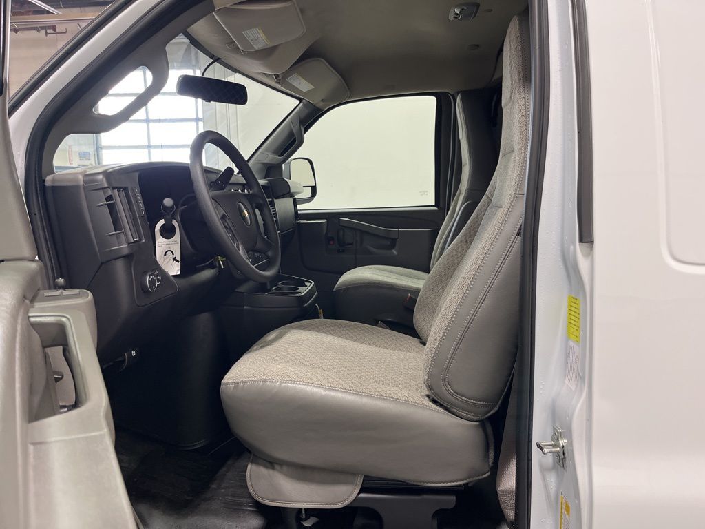 2025 Chevrolet Express Cargo Work Van - Photo 23
