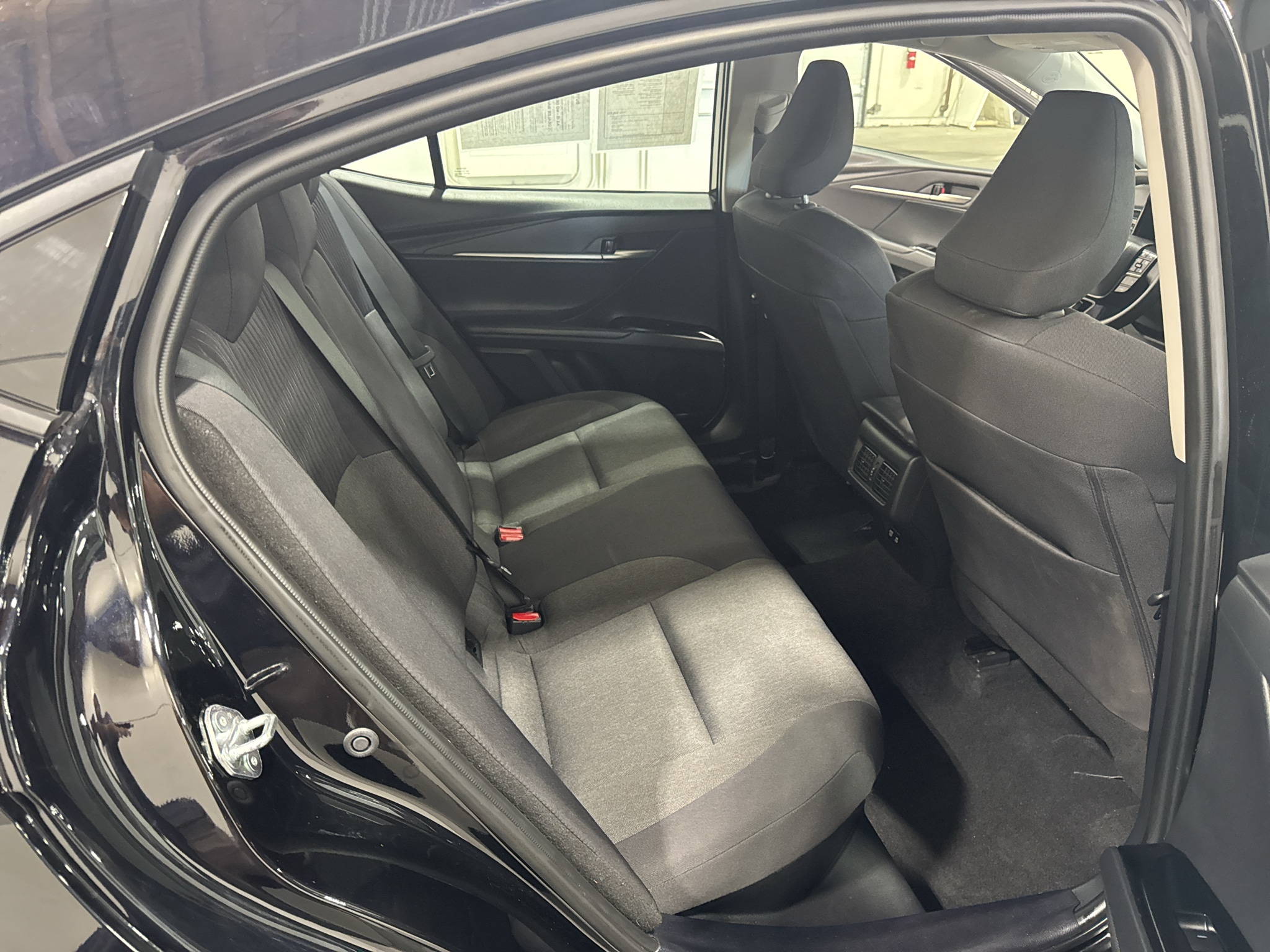2025 Toyota Camry LE - Photo 29