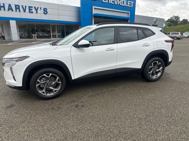 2026 Chevrolet Trax LT photo 2