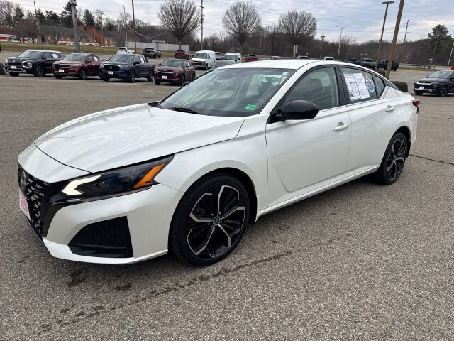 2023 Nissan Altima SR