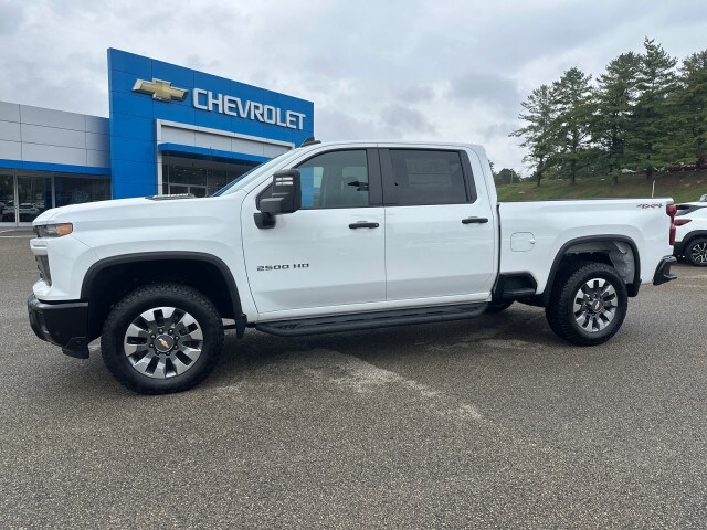 2025 Chevrolet Silverado 2500HD Custom photo 2
