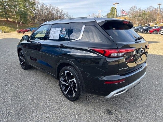 2024 Mitsubishi Outlander SEL Platinum photo 3