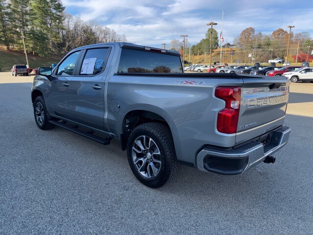2024 Chevrolet Silverado 1500 LT photo 3