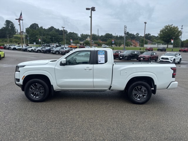 2025 Nissan Frontier SV photo 2