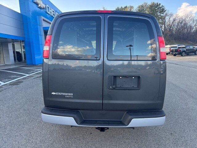 2016 Chevrolet Express Cargo Van photo 3