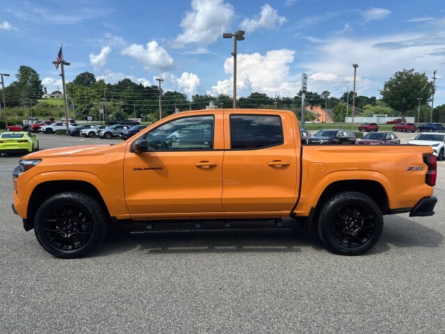 2025 Chevrolet Colorado Z71 photo 3