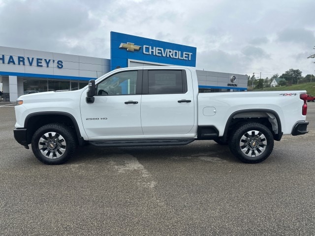 2025 Chevrolet Silverado 2500HD Custom photo 3