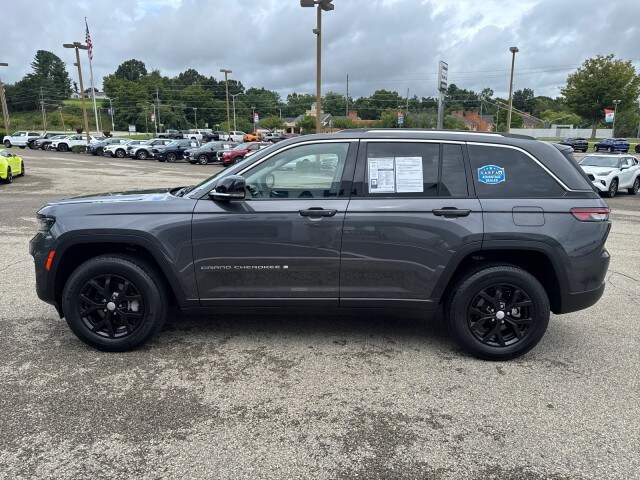 2022 Jeep Grand Cherokee Limited photo 2