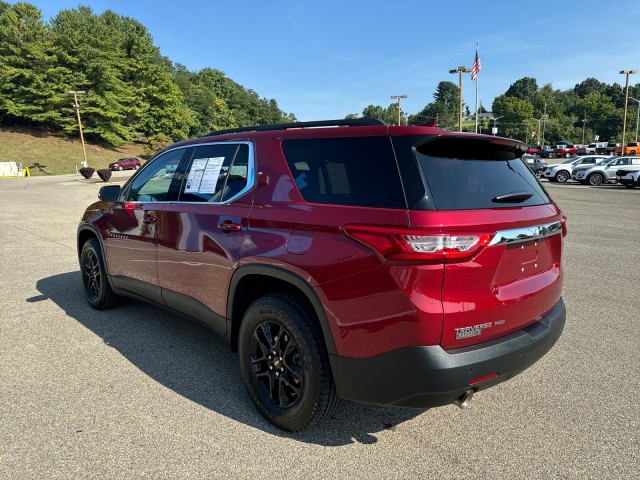 Used 2021 Chevrolet Traverse 1LT with VIN 1GNEVGKW7MJ116062 for sale in Radford, VA