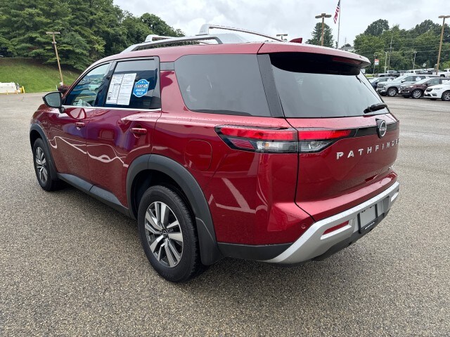 2024 Nissan Pathfinder SL photo 3