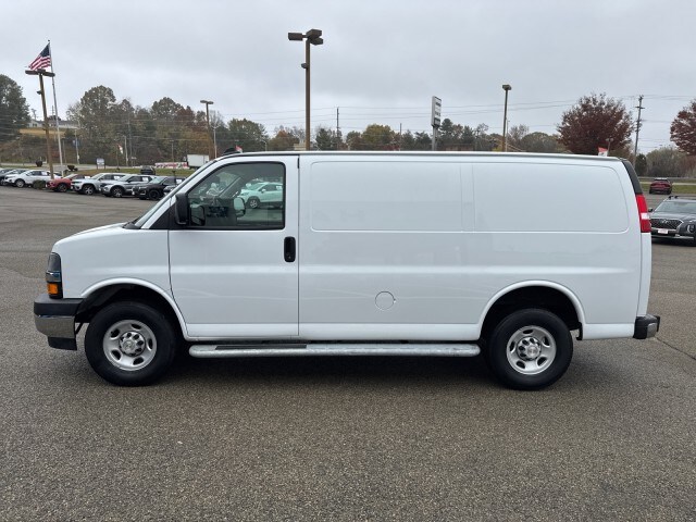 2024 Chevrolet Express 2500 Cargo photo 2