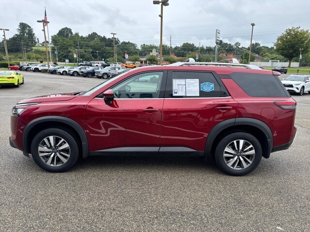 2024 Nissan Pathfinder SL photo 2
