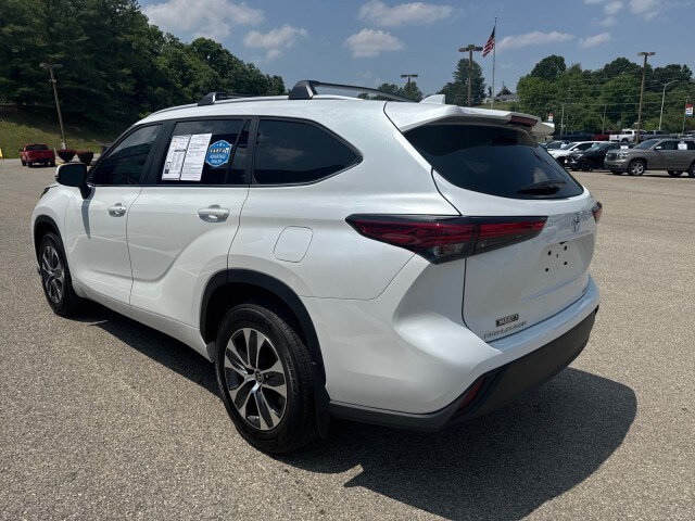 2023 Toyota Highlander XLE photo 3