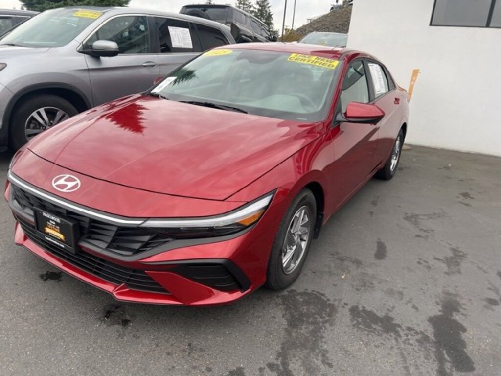 Used 2025 Hyundai Elantra SE Sedan