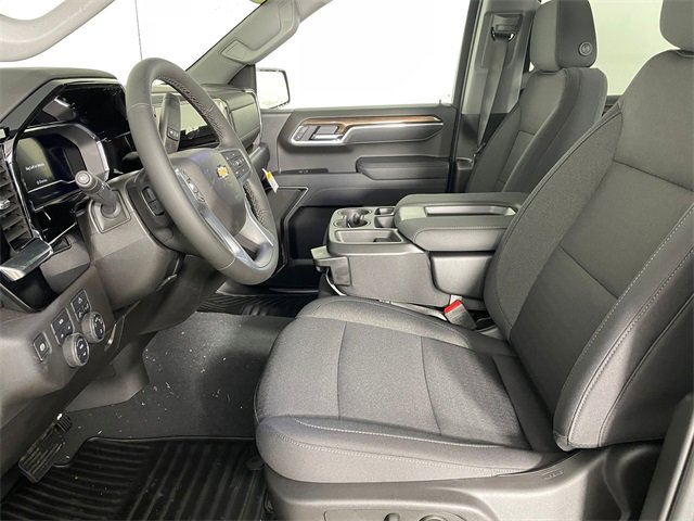 2025 Chevrolet Silverado 1500 LT photo 2