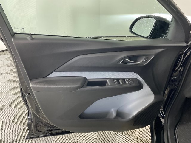 2027 Chevrolet Bolt LT - Photo 8