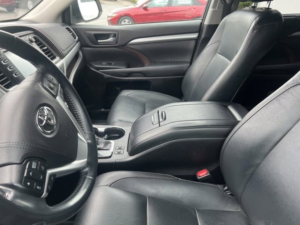 Used 2017 Toyota Highlander XLE SUV