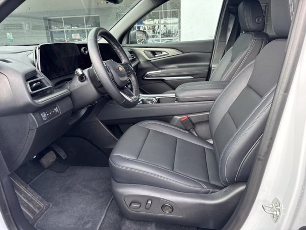 Used 2026 Chevrolet Traverse LT SUV
