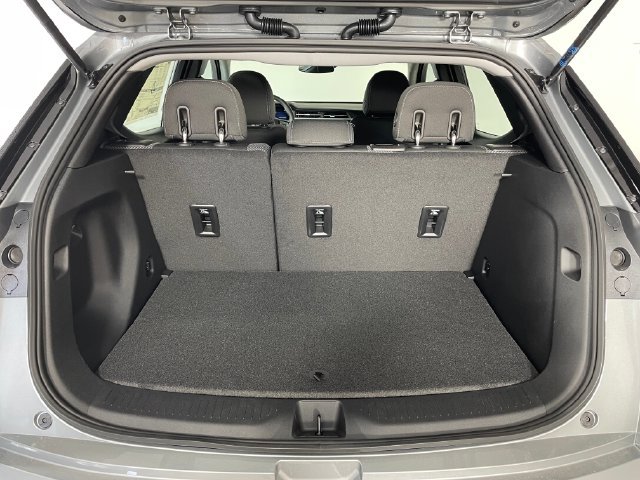 2027 Chevrolet Bolt LT - Photo 13