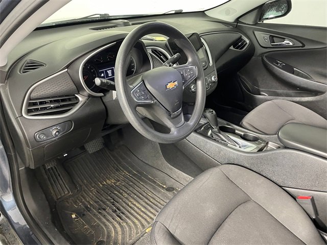 2020 Chevrolet Malibu LS photo 2