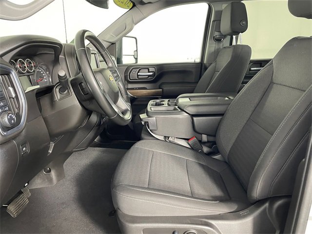 2023 Chevrolet Silverado 3500HD LT photo 2