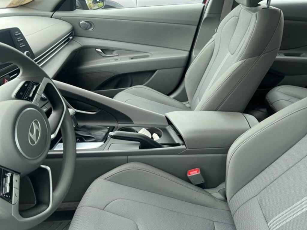 Used 2025 Hyundai Elantra SE Sedan