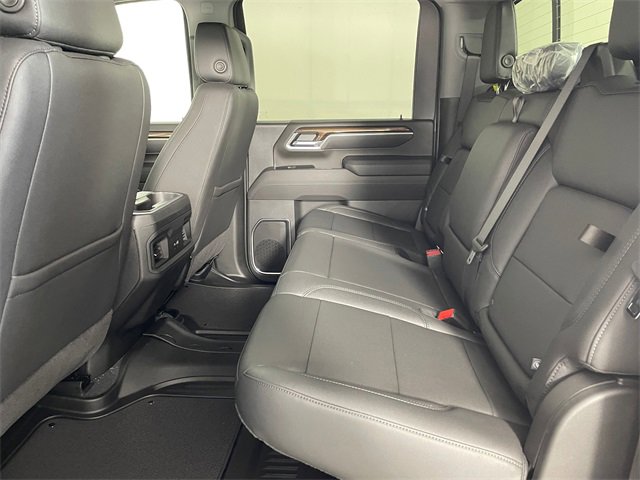 2025 Chevrolet Silverado 2500HD LT photo 4