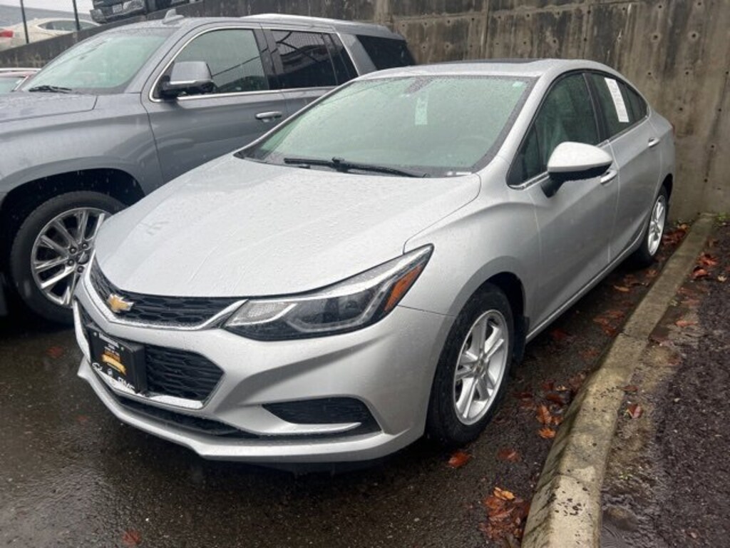 Used 2018 Chevrolet Cruze LT Car