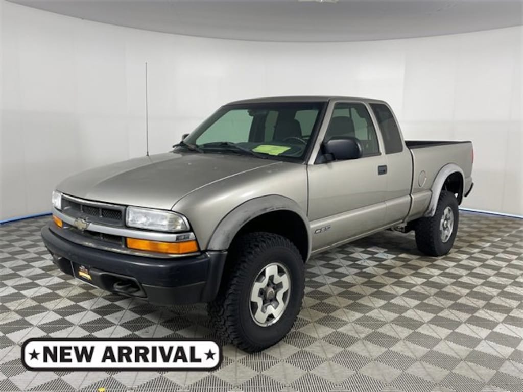 Used 2001 Chevrolet S10 LS w/ZR2 Truck