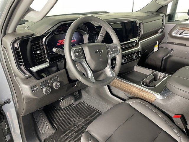 2025 Chevrolet Silverado 2500HD LT photo 2