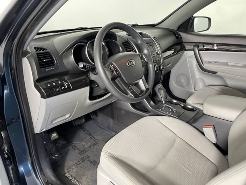 Used 2011 Kia Sorento LX